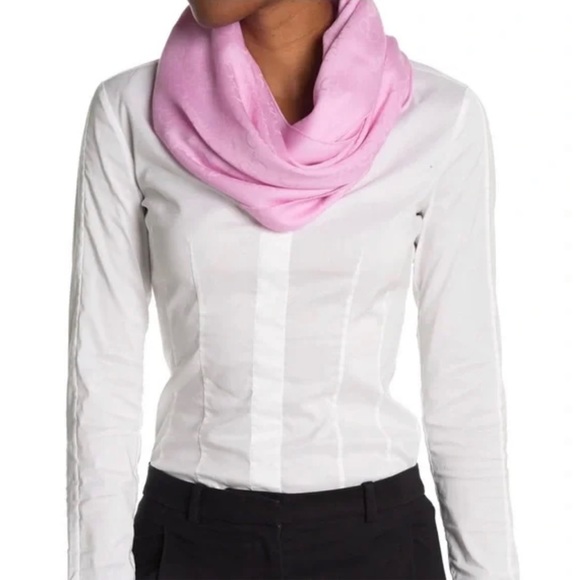 NWT! Gucci Pink Silk Wool Pashmina Scaf With Gift Box, Wrap, Bag and Mailing Box - Picture 2 of 10